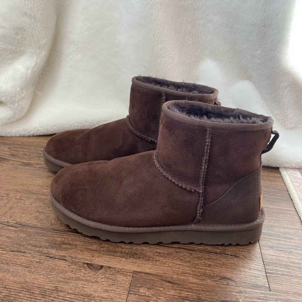 UGG- Classic Mini ll